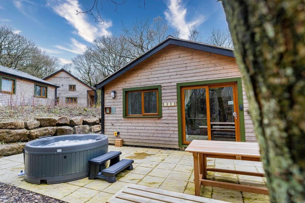 Padley; Woodland Lodge With Hot Tub For 2-4 In The Staffordshire Moorlands Oakamoor 外观 照片
